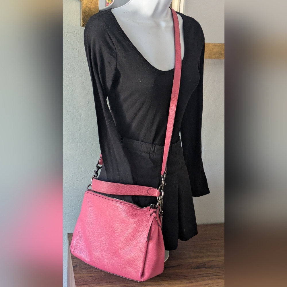 Coach Shay Pink Leather Shoulder/Crossbody Bag.